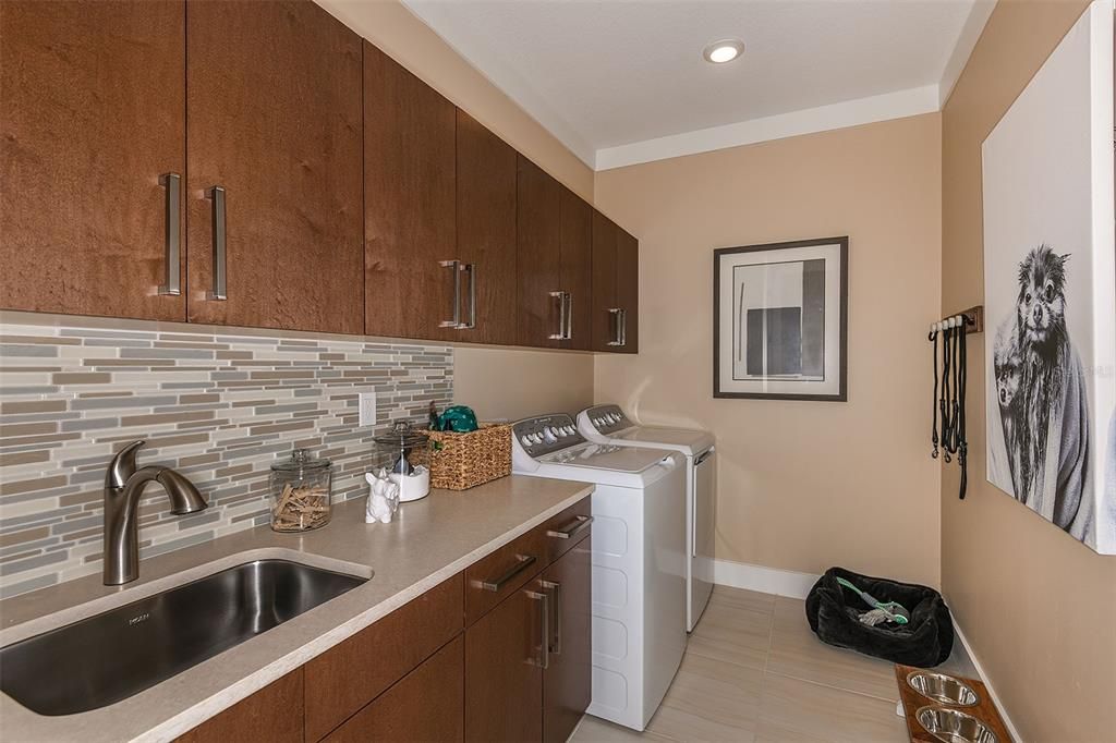 For Sale: $582,990 (2 beds, 2 baths, 1946 Square Feet)