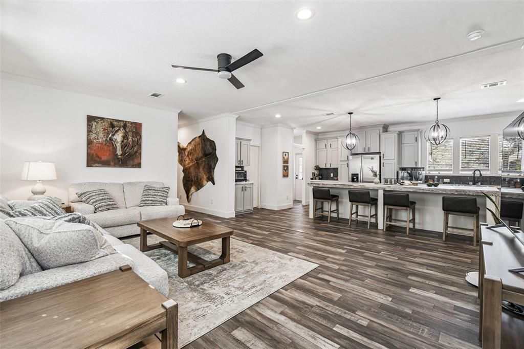 待售: $899,999 (14.27 acres)