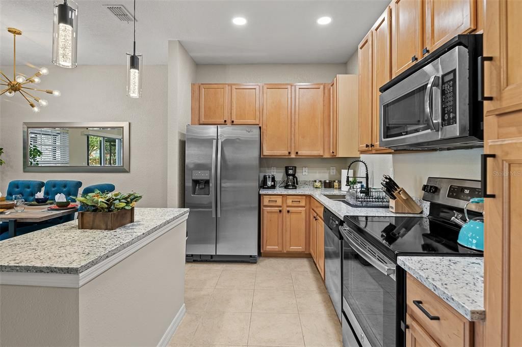 出租: $2,400 (4 贝兹, 3 浴室, 1636 平方英尺)