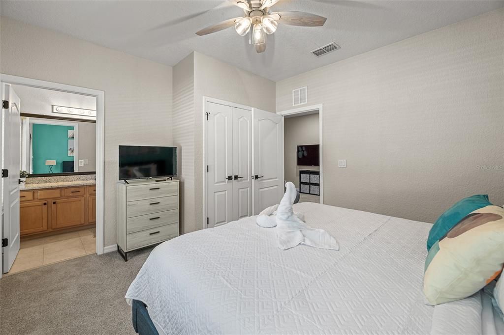 出租: $2,400 (4 贝兹, 3 浴室, 1636 平方英尺)