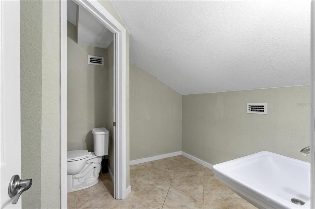 Active With Contract: $975,000 (4 beds, 4 baths, 4607 Square Feet)