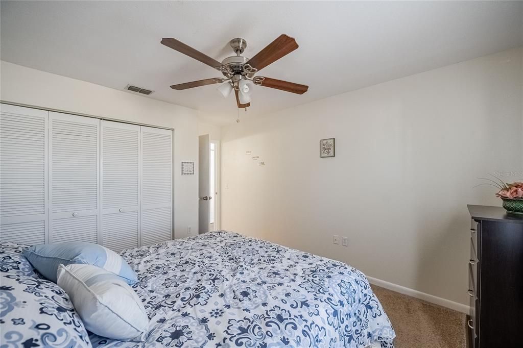 合同活跃: $199,900 (2 贝兹, 2 浴室, 1166 平方英尺)