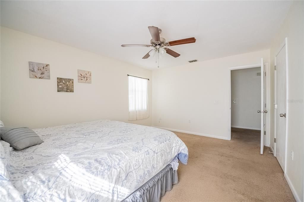 合同活跃: $199,900 (2 贝兹, 2 浴室, 1166 平方英尺)