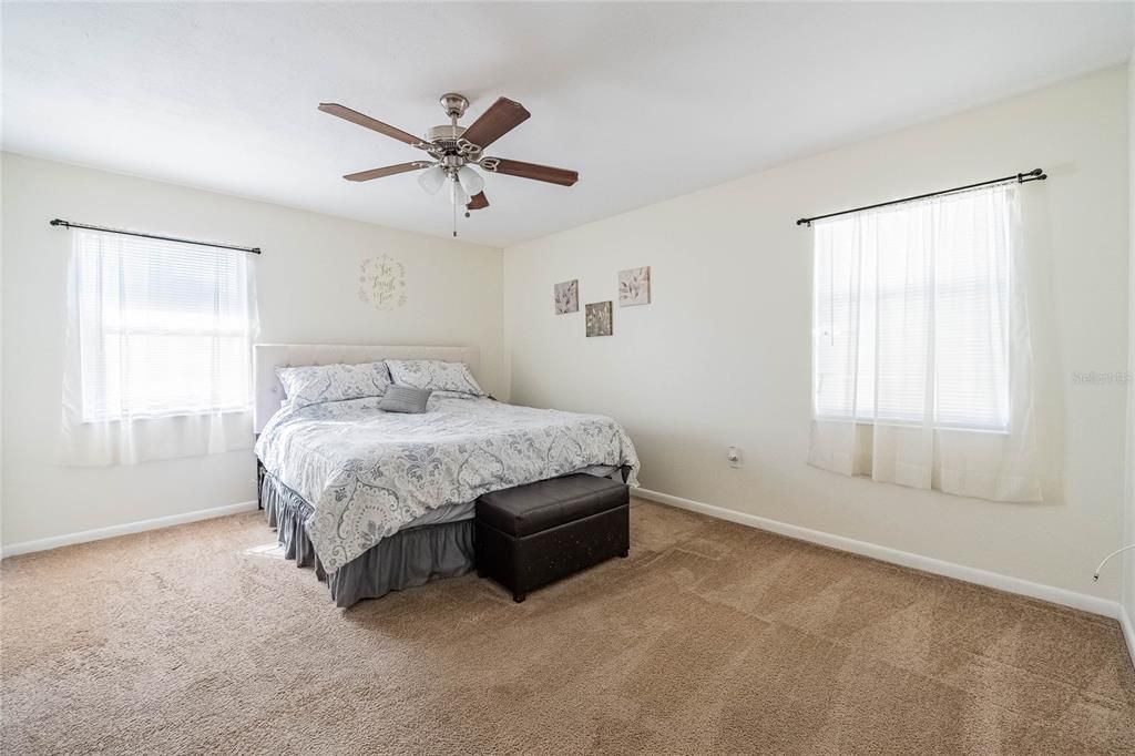 合同活跃: $199,900 (2 贝兹, 2 浴室, 1166 平方英尺)