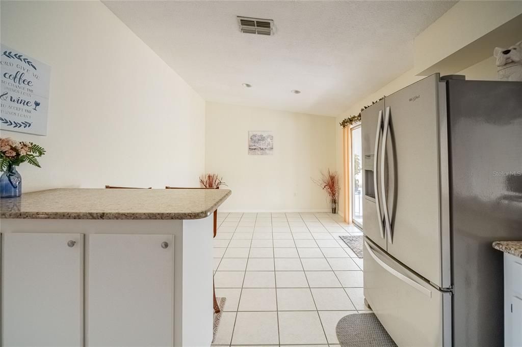 合同活跃: $199,900 (2 贝兹, 2 浴室, 1166 平方英尺)