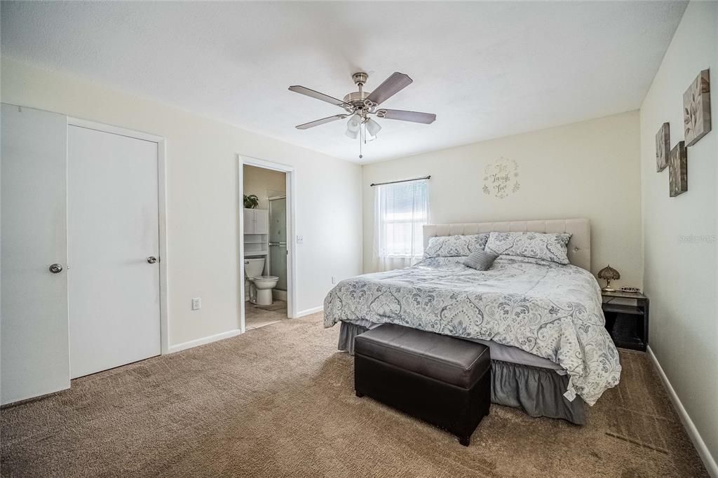 合同活跃: $199,900 (2 贝兹, 2 浴室, 1166 平方英尺)