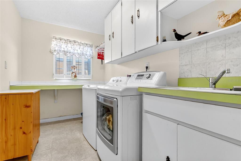 Activo con contrato: $625,000 (4 camas, 2 baños, 2833 Pies cuadrados)