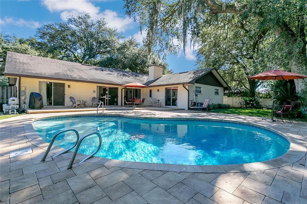 Activo con contrato: $625,000 (4 camas, 2 baños, 2833 Pies cuadrados)