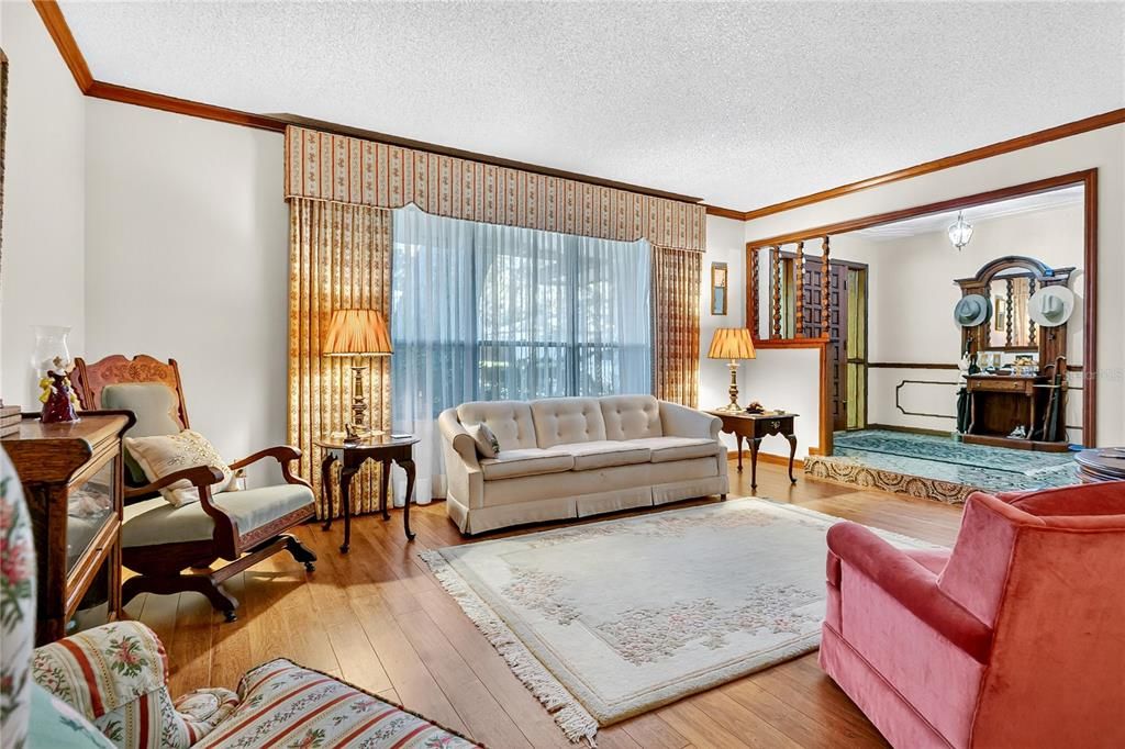 Activo con contrato: $625,000 (4 camas, 2 baños, 2833 Pies cuadrados)