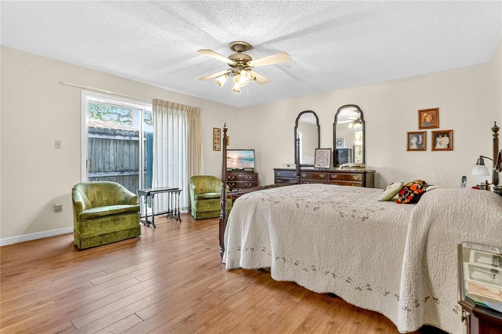 Activo con contrato: $625,000 (4 camas, 2 baños, 2833 Pies cuadrados)