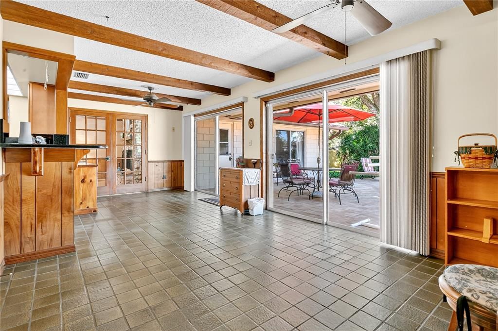 Activo con contrato: $625,000 (4 camas, 2 baños, 2833 Pies cuadrados)