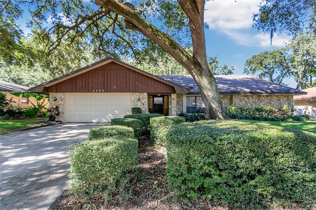 Activo con contrato: $625,000 (4 camas, 2 baños, 2833 Pies cuadrados)