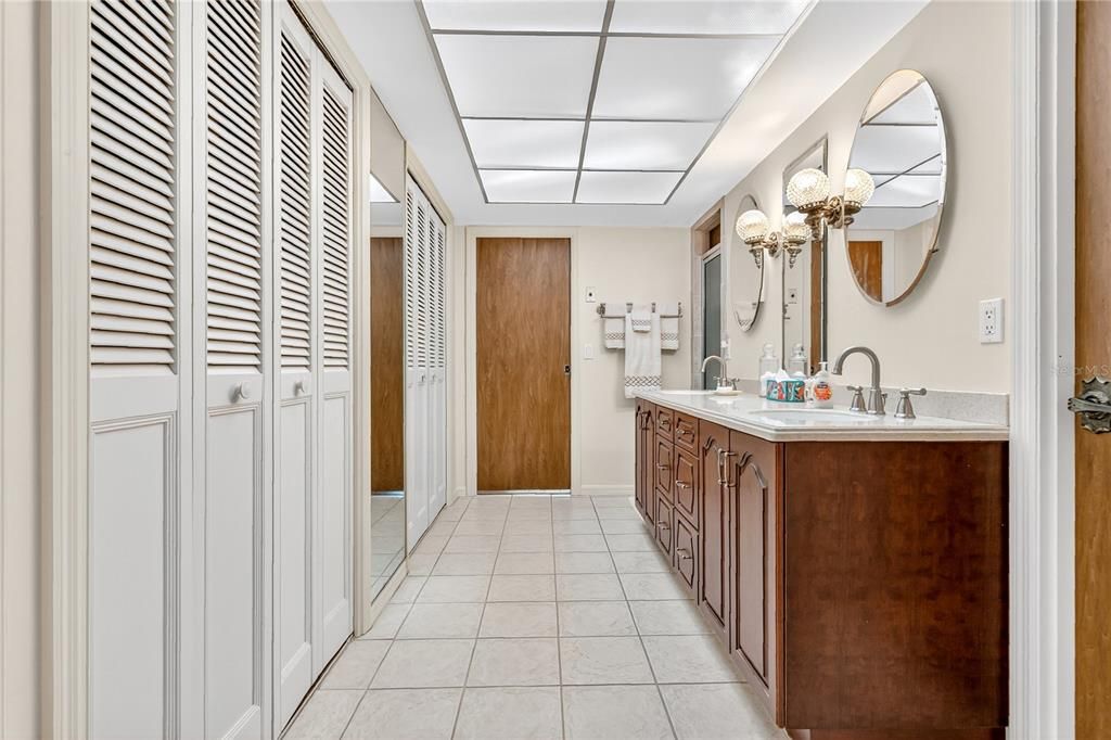 Activo con contrato: $625,000 (4 camas, 2 baños, 2833 Pies cuadrados)