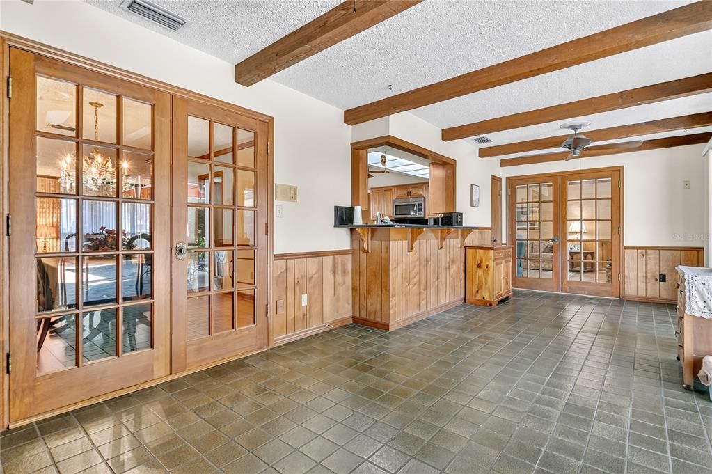 Activo con contrato: $625,000 (4 camas, 2 baños, 2833 Pies cuadrados)