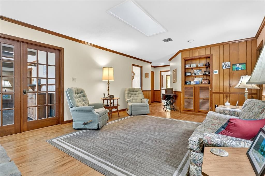 Activo con contrato: $625,000 (4 camas, 2 baños, 2833 Pies cuadrados)