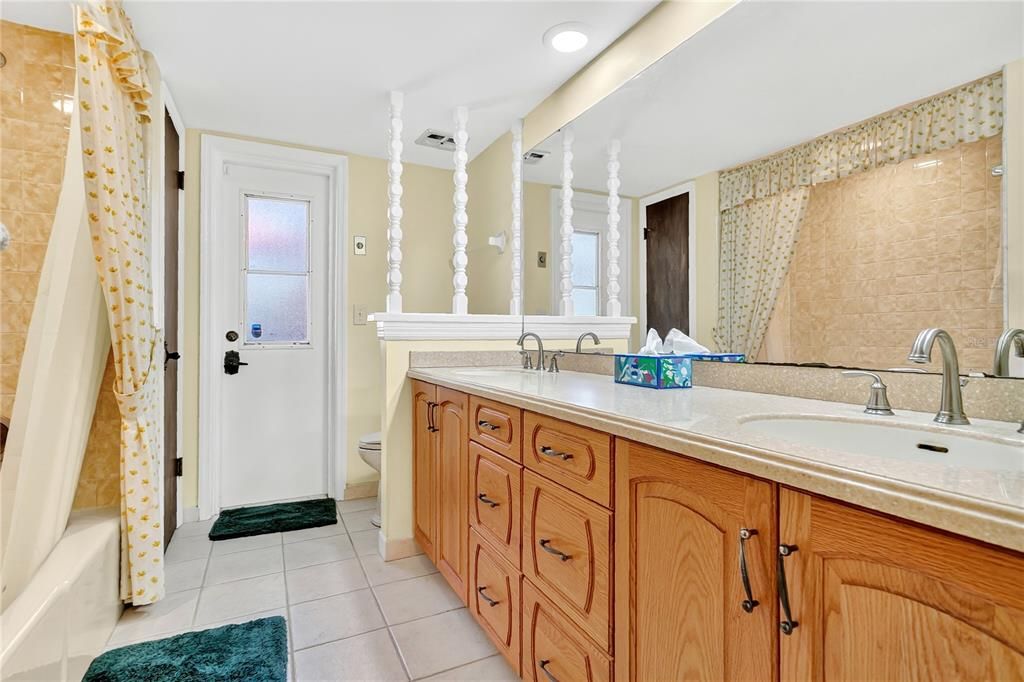 Activo con contrato: $625,000 (4 camas, 2 baños, 2833 Pies cuadrados)