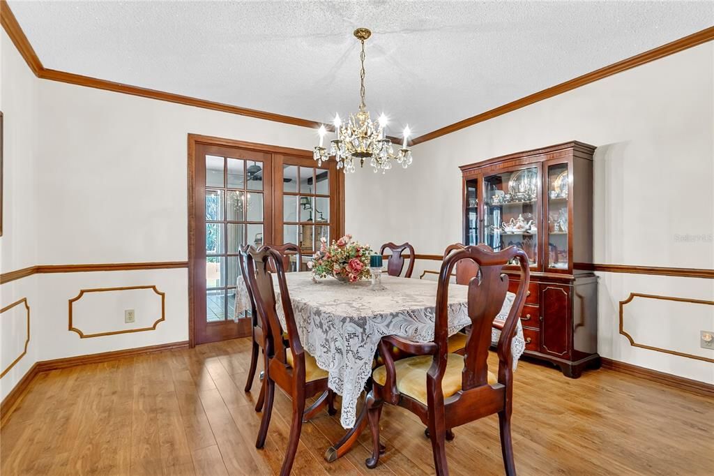 Activo con contrato: $625,000 (4 camas, 2 baños, 2833 Pies cuadrados)