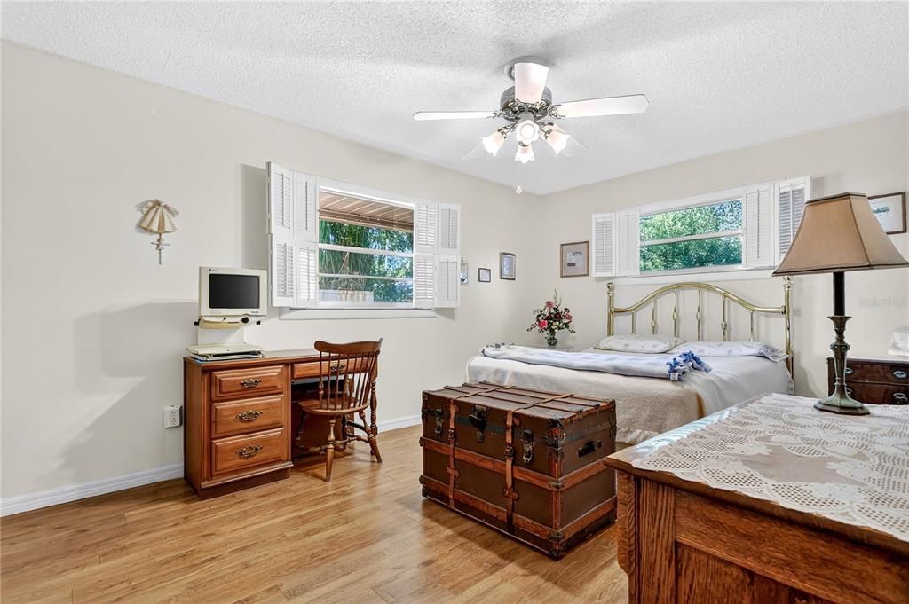 Activo con contrato: $625,000 (4 camas, 2 baños, 2833 Pies cuadrados)