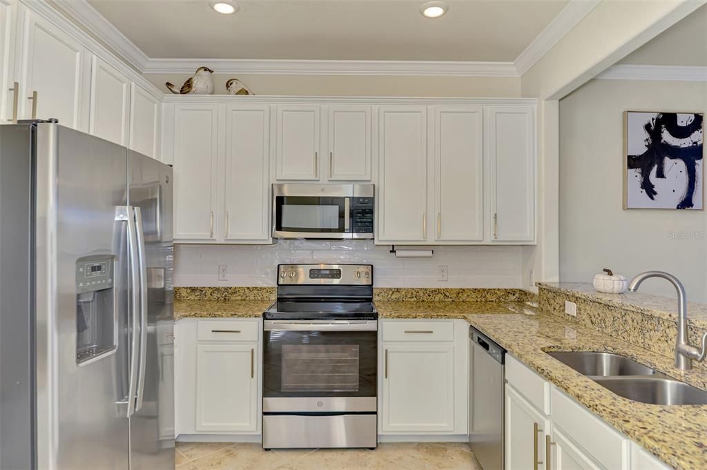 На продажу: $280,000 (3 спален, 2 ванн, 1949 Квадратных фут)