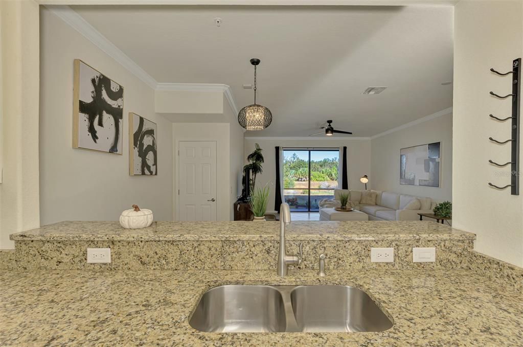 На продажу: $280,000 (3 спален, 2 ванн, 1949 Квадратных фут)