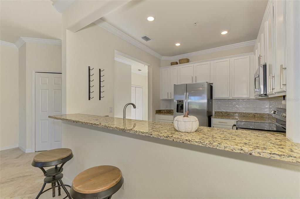 На продажу: $280,000 (3 спален, 2 ванн, 1949 Квадратных фут)