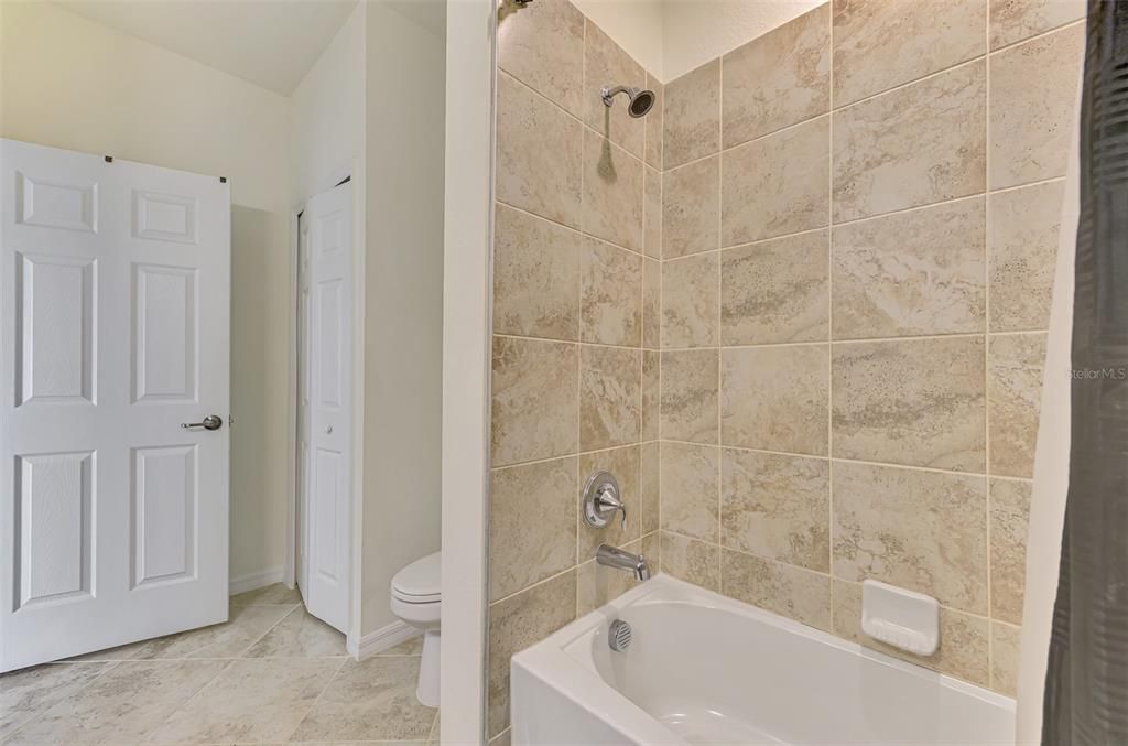 На продажу: $280,000 (3 спален, 2 ванн, 1949 Квадратных фут)