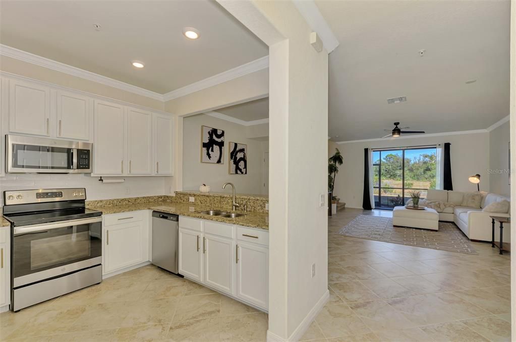 На продажу: $280,000 (3 спален, 2 ванн, 1949 Квадратных фут)