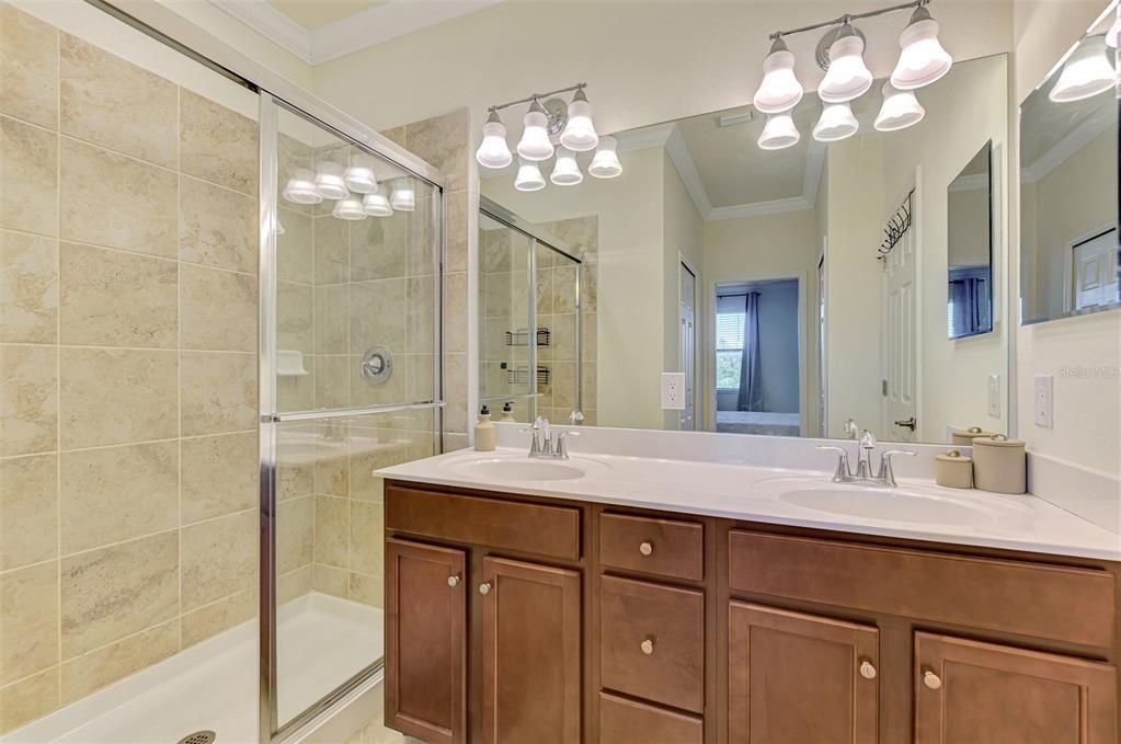 На продажу: $280,000 (3 спален, 2 ванн, 1949 Квадратных фут)