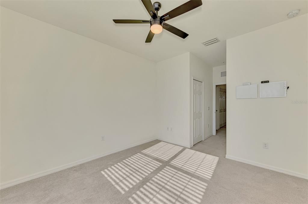 На продажу: $280,000 (3 спален, 2 ванн, 1949 Квадратных фут)