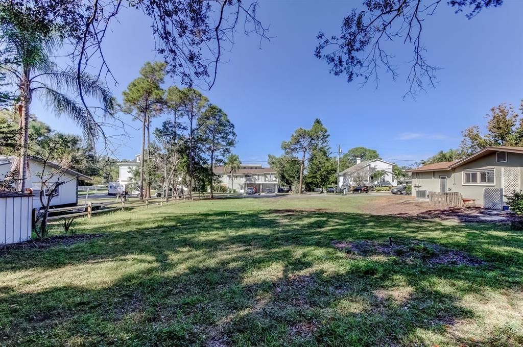 На продажу: $395,000 (0.20 acres)