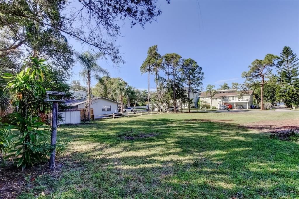 На продажу: $395,000 (0.20 acres)