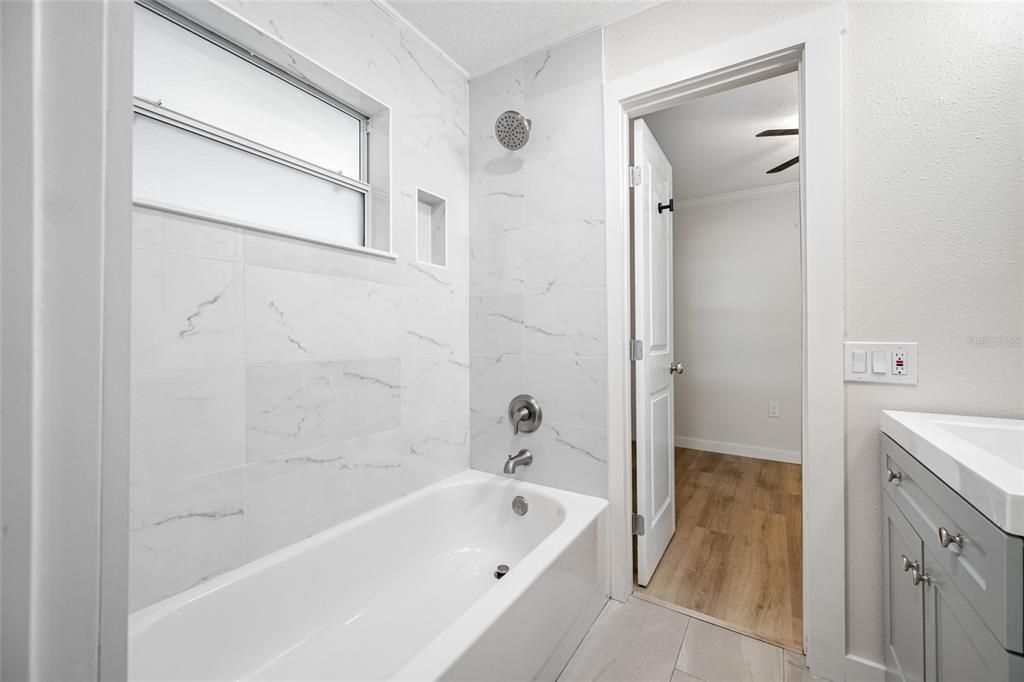 На продажу: $375,000 (2 спален, 1 ванн, 788 Квадратных фут)