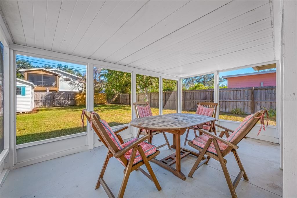 На продажу: $375,000 (2 спален, 1 ванн, 788 Квадратных фут)