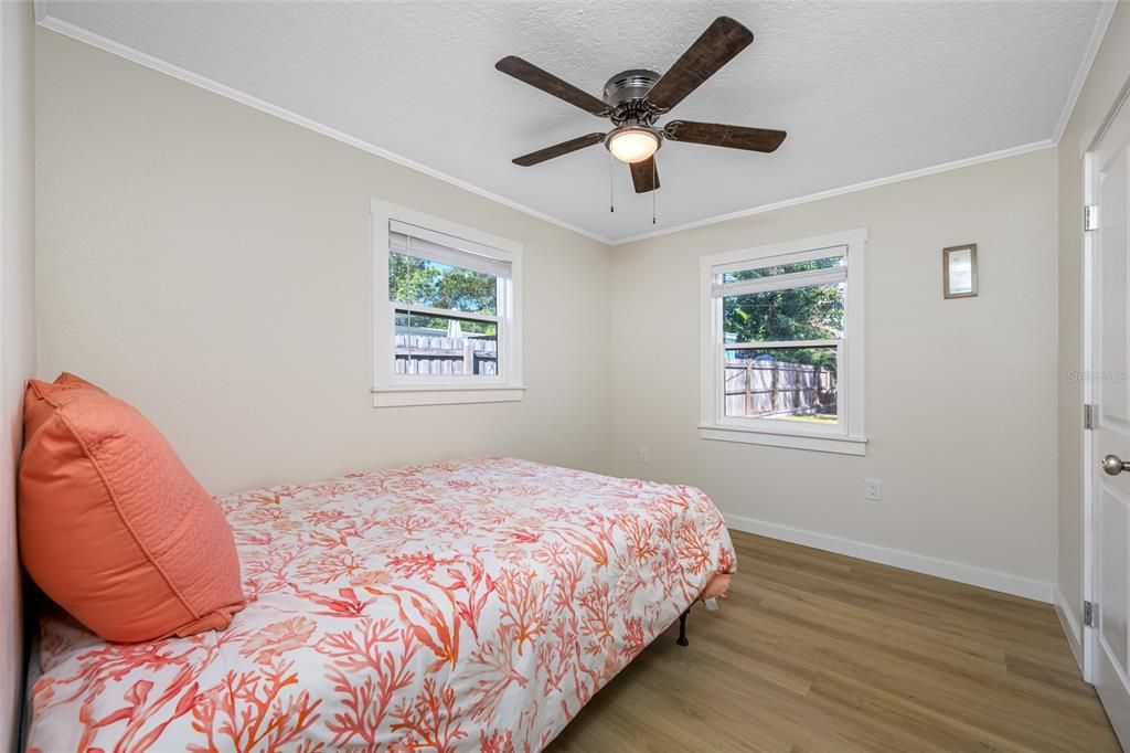 На продажу: $375,000 (2 спален, 1 ванн, 788 Квадратных фут)