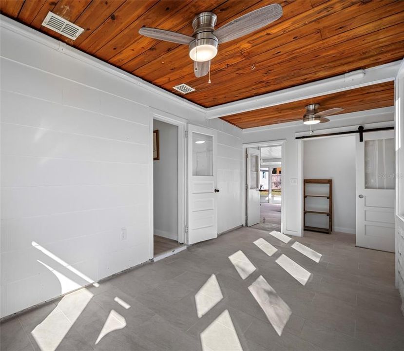 На продажу: $375,000 (2 спален, 1 ванн, 788 Квадратных фут)