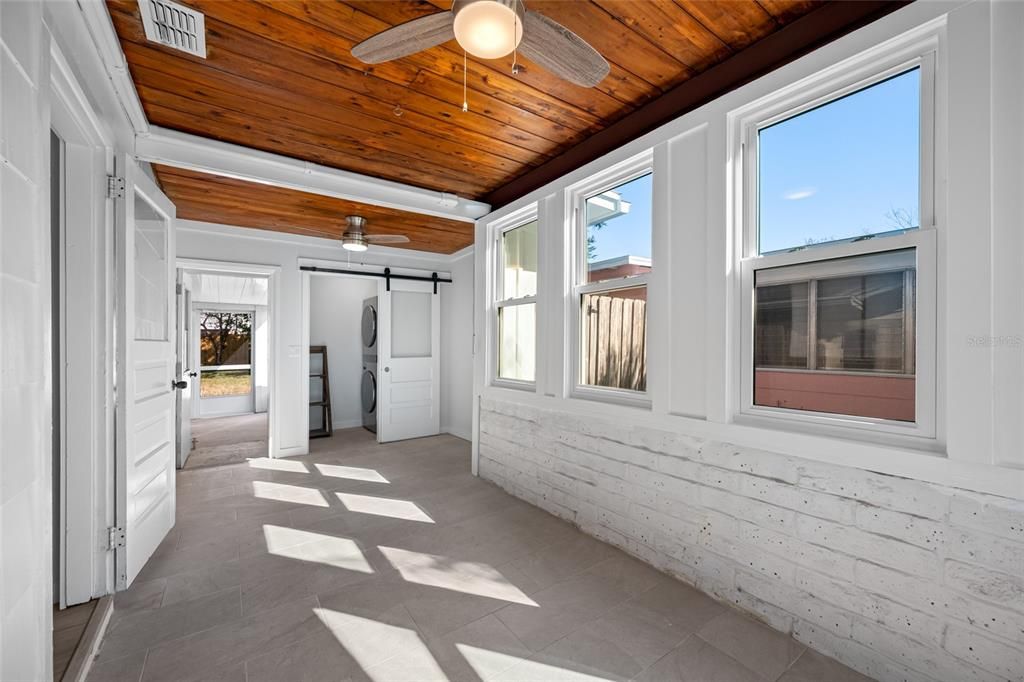 На продажу: $375,000 (2 спален, 1 ванн, 788 Квадратных фут)