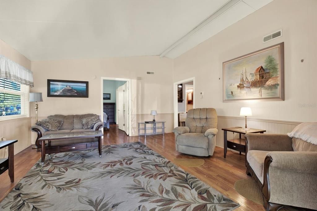 For Sale: $145,000 (2 beds, 2 baths, 896 Square Feet)