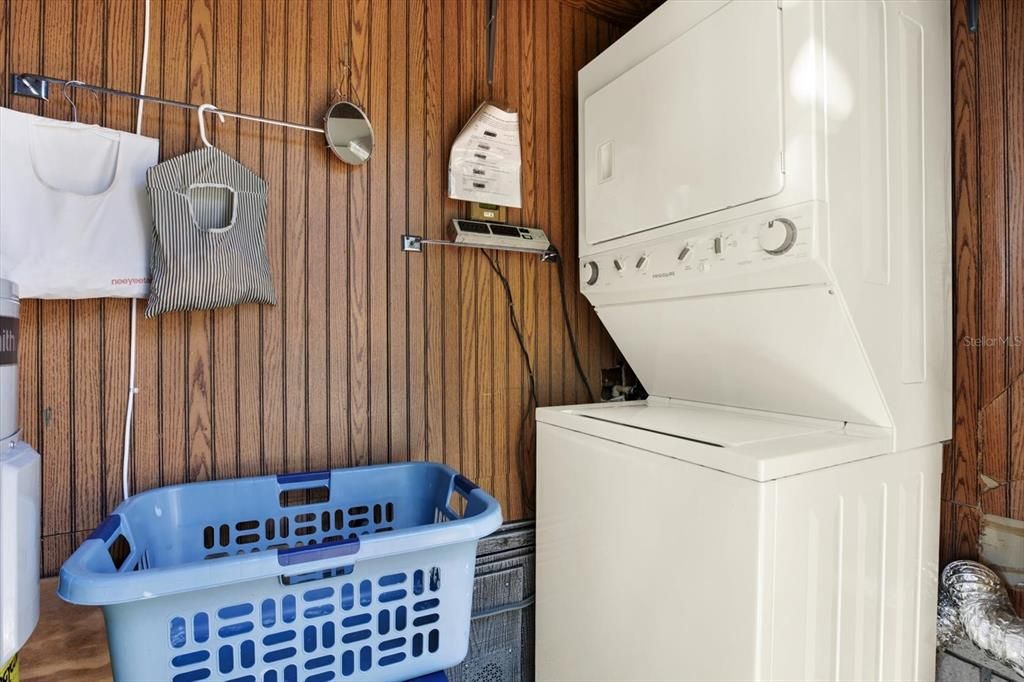 For Sale: $145,000 (2 beds, 2 baths, 896 Square Feet)