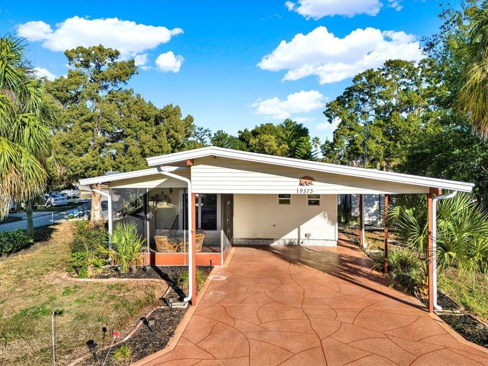 For Sale: $145,000 (2 beds, 2 baths, 896 Square Feet)