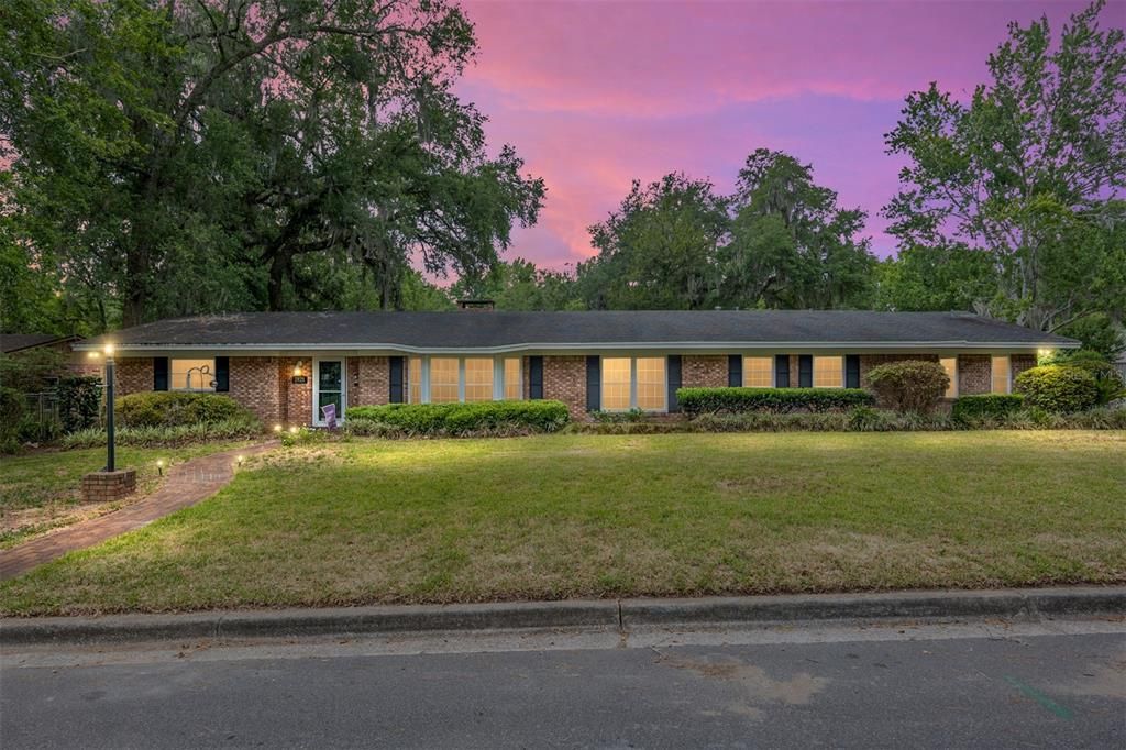 For Sale: $640,000 (5 beds, 4 baths, 3403 Square Feet)