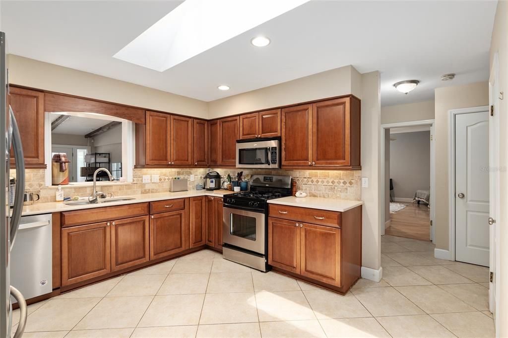 For Sale: $640,000 (5 beds, 4 baths, 3403 Square Feet)