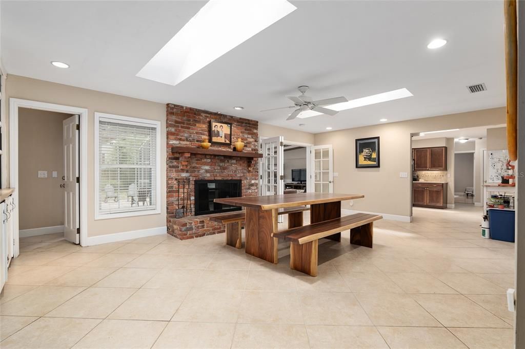 For Sale: $640,000 (5 beds, 4 baths, 3403 Square Feet)