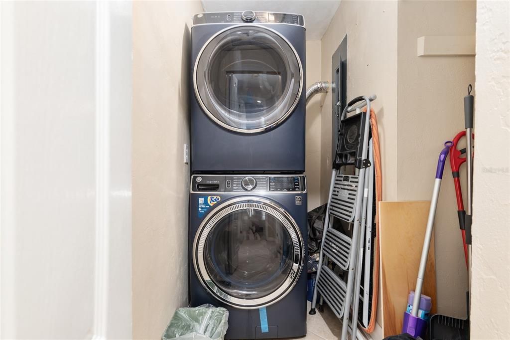 For Sale: $640,000 (5 beds, 4 baths, 3403 Square Feet)