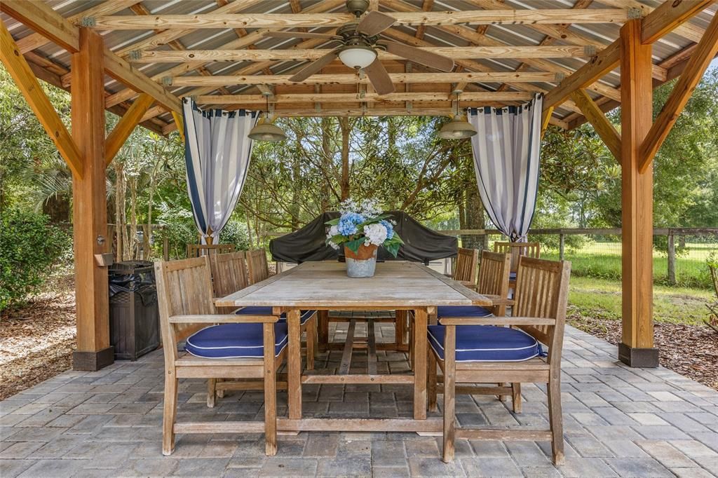 На продажу: $1,800,000 (5 спален, 4 ванн, 6223 Квадратных фут)