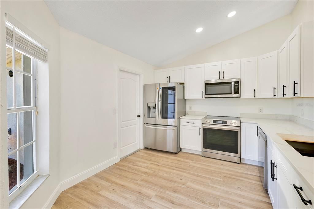 На продажу: $445,000 (3 спален, 2 ванн, 1250 Квадратных фут)