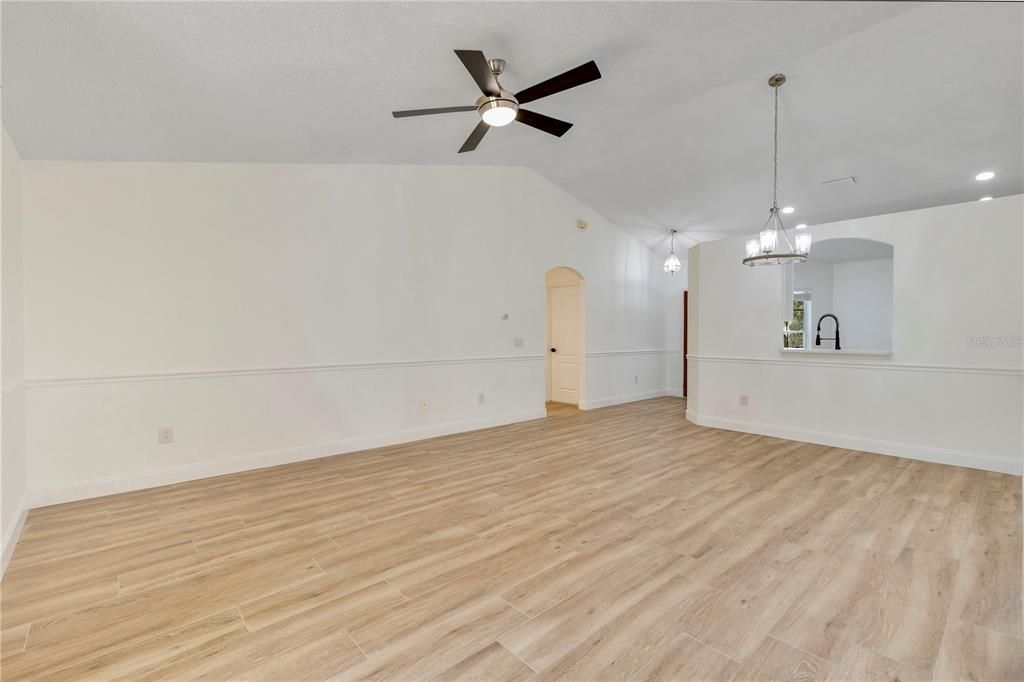 На продажу: $445,000 (3 спален, 2 ванн, 1250 Квадратных фут)