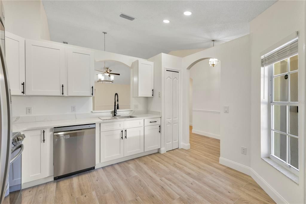 На продажу: $445,000 (3 спален, 2 ванн, 1250 Квадратных фут)