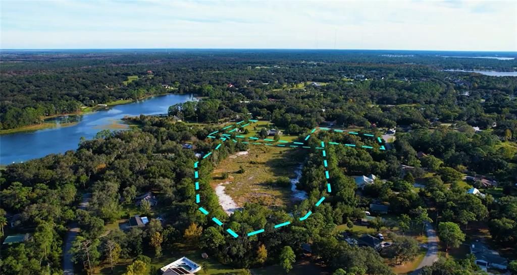 En Venta: $1,200,000 (10.11 acres)