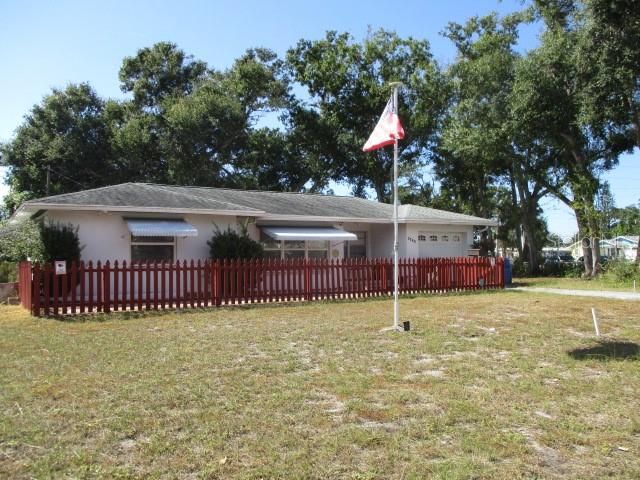 Recently Sold: $237,500 (2 beds, 1 baths, 992 Square Feet)