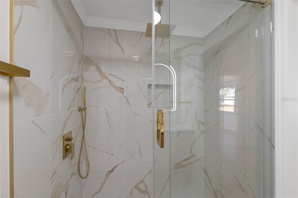 合同活跃: $249,900 (3 贝兹, 2 浴室, 1285 平方英尺)